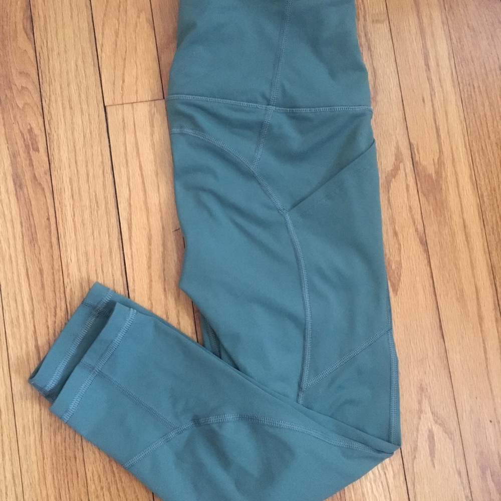High Waisted Victoria’s Secret Workout Capri Legging-knockout